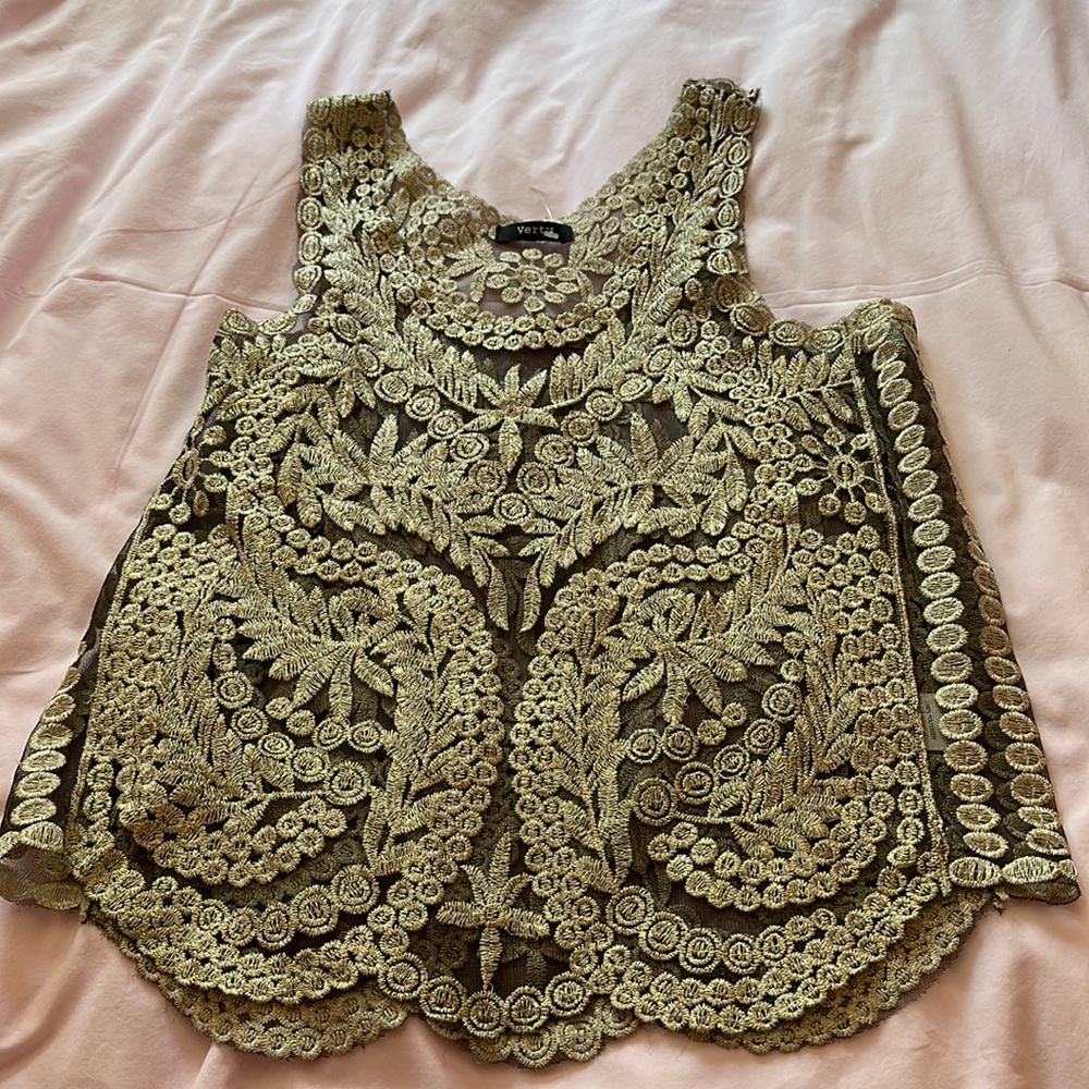 Verty sleeveless top- size L